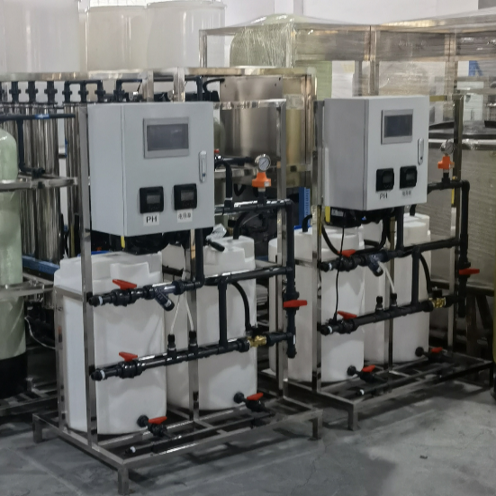 Nagpapalipat -lipat na aparato ng dosing ng tubig para sa pag -iwas sa scale at isterilisasyon ng PLC system